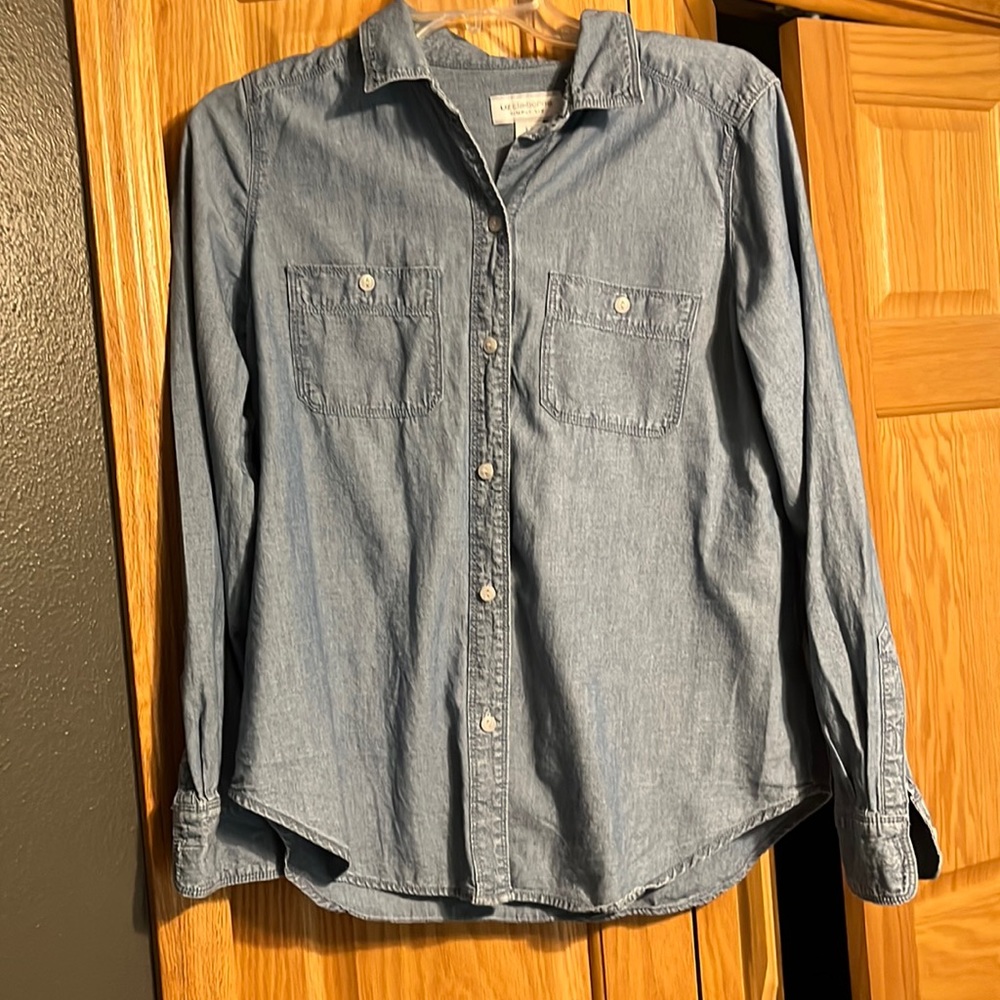 Women’s Liz Claiborne light denim button down shirt.